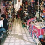 Photo illustrant la vie dans un marché en Bolivie, avec Lifetime Projects