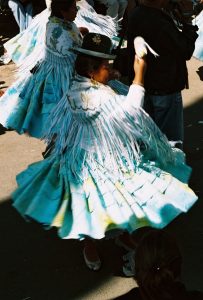 Photo illustrant les danses et le folklore en Bolivie, avec Lifetime Projects