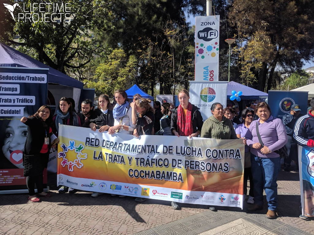 LifeTime Projects : photo prise lors d'une marche contre le traffic d'êtres humains à Cochabamba, Bolivie