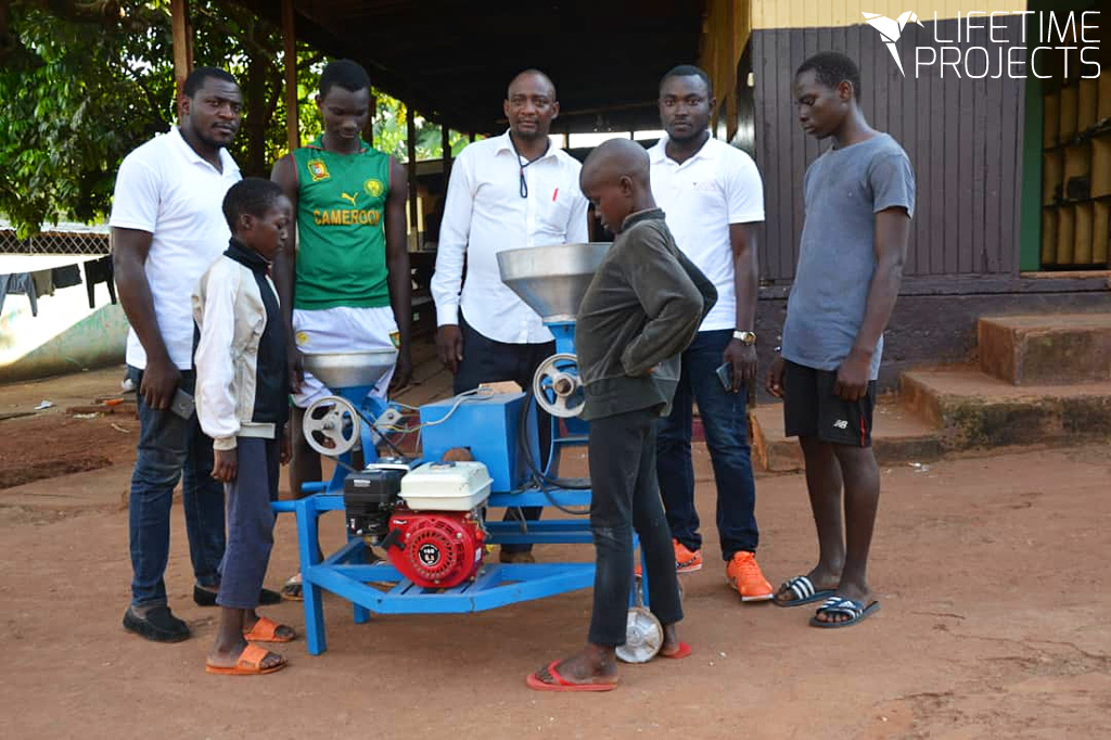 Photo illustrant l'article "Un moulin pour l'orphelinat FACT au Cameroun", avec Lifetime Projects