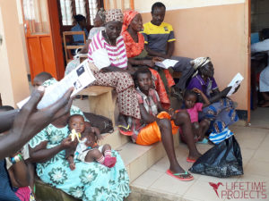 Photo de la caravane de santé au Cameroun, avec Lifetime Projects